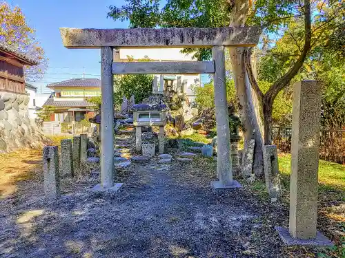 白山社の鳥居