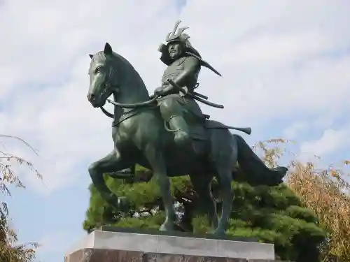 芳林寺の像