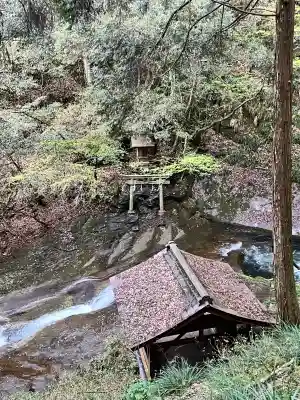 龍鎮神社の{uncategorized: "未分類", other: "その他", undefined: "問題あり", building: "その他建物", grave: "お墓", sacred_gate: "鳥居", guardian: "狛犬", statue: "像", buddha: "仏像", history: "歴史", nature: "自然", garden: "庭園", animal: "動物", pagoda: "塔", temizu: "手水舎", mountain_gate: "山門・神門", sanctuary: "本殿・本堂", subordinate: "末社・摂社", art: "芸術", scenery: "景色", jizo: "地蔵", ema: "絵馬", goshuin: "御朱印", omikuji: "おみくじ", items: "授与品その他", amulet: "お守り", goshuincho: "御朱印帳", eats: "食事", festival: "お祭り", votive_dance: "神楽", shichigosan: "七五三参", wedding: "結婚式", experience: "体験その他", initially: "初詣", around: "周辺", anti_infection: "感染症対策"}