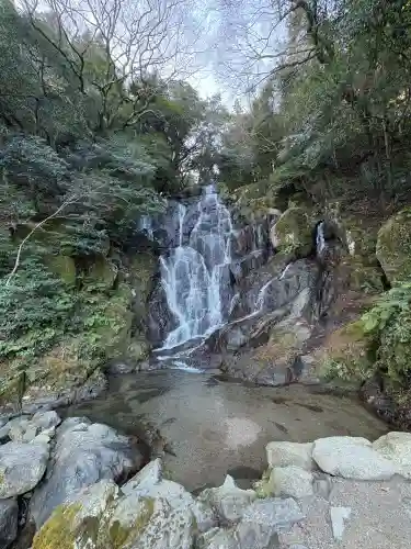 小蔵寺　白糸滝観音の{uncategorized: "未分類", other: "その他", undefined: "問題あり", building: "その他建物", grave: "お墓", sacred_gate: "鳥居", guardian: "狛犬", statue: "像", buddha: "仏像", history: "歴史", nature: "自然", garden: "庭園", animal: "動物", pagoda: "塔", temizu: "手水舎", mountain_gate: "山門・神門", sanctuary: "本殿・本堂", subordinate: "末社・摂社", art: "芸術", scenery: "景色", jizo: "地蔵", ema: "絵馬", goshuin: "御朱印", omikuji: "おみくじ", items: "授与品その他", amulet: "お守り", goshuincho: "御朱印帳", eats: "食事", festival: "お祭り", votive_dance: "神楽", shichigosan: "七五三参", wedding: "結婚式", experience: "体験その他", initially: "初詣", around: "周辺", anti_infection: "感染症対策"}