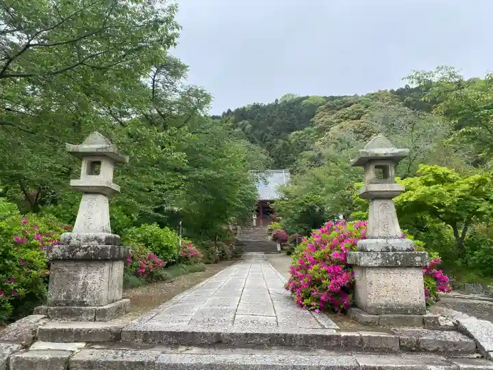 矢田寺観音堂の{uncategorized: "未分類", other: "その他", undefined: "問題あり", building: "その他建物", grave: "お墓", sacred_gate: "鳥居", guardian: "狛犬", statue: "像", buddha: "仏像", history: "歴史", nature: "自然", garden: "庭園", animal: "動物", pagoda: "塔", temizu: "手水舎", mountain_gate: "山門・神門", sanctuary: "本殿・本堂", subordinate: "末社・摂社", art: "芸術", scenery: "景色", jizo: "地蔵", ema: "絵馬", goshuin: "御朱印", omikuji: "おみくじ", items: "授与品その他", amulet: "お守り", goshuincho: "御朱印帳", eats: "食事", festival: "お祭り", votive_dance: "神楽", shichigosan: "七五三参", wedding: "結婚式", experience: "体験その他", initially: "初詣", around: "周辺", anti_infection: "感染症対策"}