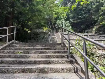 泉神社の{uncategorized: "未分類", other: "その他", undefined: "問題あり", building: "その他建物", grave: "お墓", sacred_gate: "鳥居", guardian: "狛犬", statue: "像", buddha: "仏像", history: "歴史", nature: "自然", garden: "庭園", animal: "動物", pagoda: "塔", temizu: "手水舎", mountain_gate: "山門・神門", sanctuary: "本殿・本堂", subordinate: "末社・摂社", art: "芸術", scenery: "景色", jizo: "地蔵", ema: "絵馬", goshuin: "御朱印", omikuji: "おみくじ", items: "授与品その他", amulet: "お守り", goshuincho: "御朱印帳", eats: "食事", festival: "お祭り", votive_dance: "神楽", shichigosan: "七五三参", wedding: "結婚式", experience: "体験その他", initially: "初詣", around: "周辺", anti_infection: "感染症対策"}