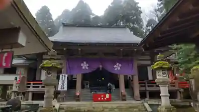 日石寺の本殿・本堂