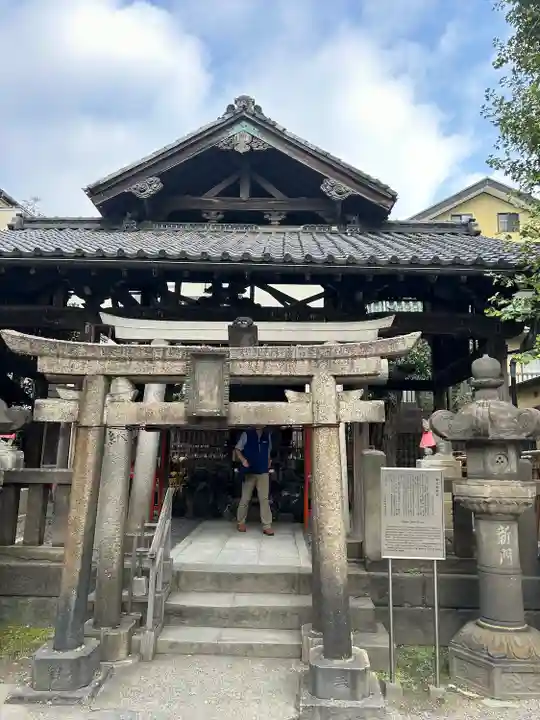 被官稲荷神社の鳥居