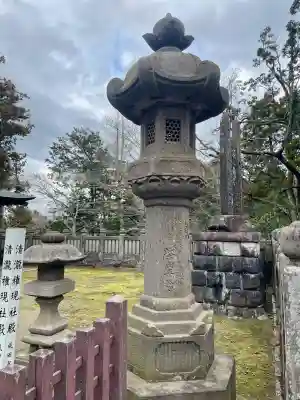 清瀧権現堂・地主妙見宮の{uncategorized: "未分類", other: "その他", undefined: "問題あり", building: "その他建物", grave: "お墓", sacred_gate: "鳥居", guardian: "狛犬", statue: "像", buddha: "仏像", history: "歴史", nature: "自然", garden: "庭園", animal: "動物", pagoda: "塔", temizu: "手水舎", mountain_gate: "山門・神門", sanctuary: "本殿・本堂", subordinate: "末社・摂社", art: "芸術", scenery: "景色", jizo: "地蔵", ema: "絵馬", goshuin: "御朱印", omikuji: "おみくじ", items: "授与品その他", amulet: "お守り", goshuincho: "御朱印帳", eats: "食事", festival: "お祭り", votive_dance: "神楽", shichigosan: "七五三参", wedding: "結婚式", experience: "体験その他", initially: "初詣", around: "周辺", anti_infection: "感染症対策"}