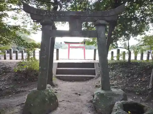 薦神社の鳥居