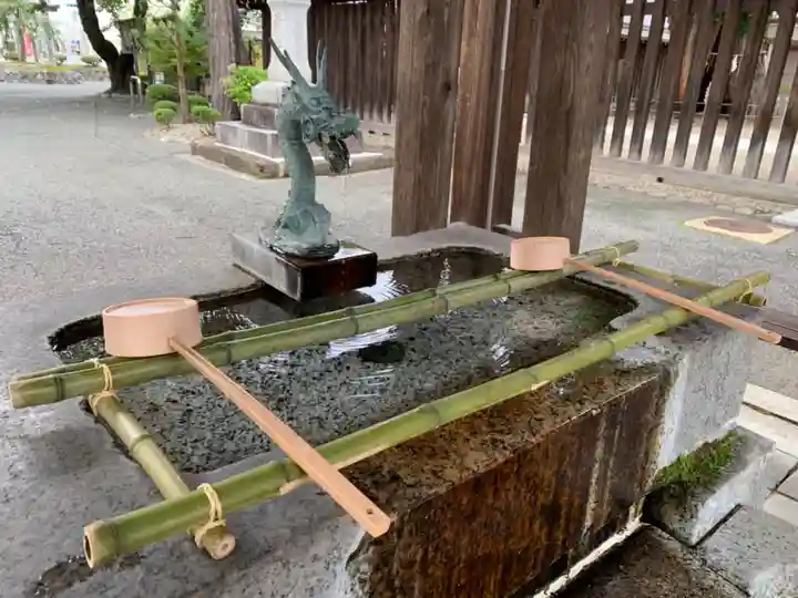 諏訪神社の手水舎