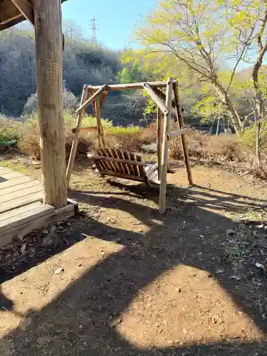 湯の沢神社の{uncategorized: "未分類", other: "その他", undefined: "問題あり", building: "その他建物", grave: "お墓", sacred_gate: "鳥居", guardian: "狛犬", statue: "像", buddha: "仏像", history: "歴史", nature: "自然", garden: "庭園", animal: "動物", pagoda: "塔", temizu: "手水舎", mountain_gate: "山門・神門", sanctuary: "本殿・本堂", subordinate: "末社・摂社", art: "芸術", scenery: "景色", jizo: "地蔵", ema: "絵馬", goshuin: "御朱印", omikuji: "おみくじ", items: "授与品その他", amulet: "お守り", goshuincho: "御朱印帳", eats: "食事", festival: "お祭り", votive_dance: "神楽", shichigosan: "七五三参", wedding: "結婚式", experience: "体験その他", initially: "初詣", around: "周辺", anti_infection: "感染症対策"}