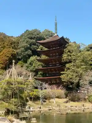 瑠璃光寺の{uncategorized: "未分類", other: "その他", undefined: "問題あり", building: "その他建物", grave: "お墓", sacred_gate: "鳥居", guardian: "狛犬", statue: "像", buddha: "仏像", history: "歴史", nature: "自然", garden: "庭園", animal: "動物", pagoda: "塔", temizu: "手水舎", mountain_gate: "山門・神門", sanctuary: "本殿・本堂", subordinate: "末社・摂社", art: "芸術", scenery: "景色", jizo: "地蔵", ema: "絵馬", goshuin: "御朱印", omikuji: "おみくじ", items: "授与品その他", amulet: "お守り", goshuincho: "御朱印帳", eats: "食事", festival: "お祭り", votive_dance: "神楽", shichigosan: "七五三参", wedding: "結婚式", experience: "体験その他", initially: "初詣", around: "周辺", anti_infection: "感染症対策"}