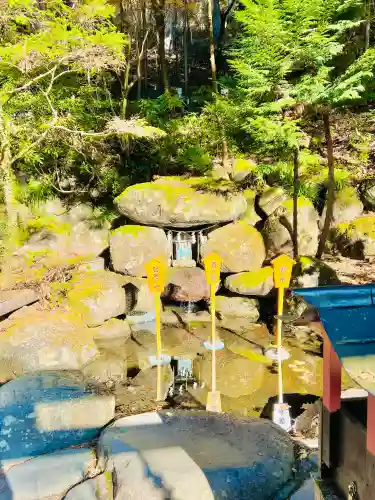 瀧尾神社（日光二荒山神社別宮）の{uncategorized: "未分類", other: "その他", undefined: "問題あり", building: "その他建物", grave: "お墓", sacred_gate: "鳥居", guardian: "狛犬", statue: "像", buddha: "仏像", history: "歴史", nature: "自然", garden: "庭園", animal: "動物", pagoda: "塔", temizu: "手水舎", mountain_gate: "山門・神門", sanctuary: "本殿・本堂", subordinate: "末社・摂社", art: "芸術", scenery: "景色", jizo: "地蔵", ema: "絵馬", goshuin: "御朱印", omikuji: "おみくじ", items: "授与品その他", amulet: "お守り", goshuincho: "御朱印帳", eats: "食事", festival: "お祭り", votive_dance: "神楽", shichigosan: "七五三参", wedding: "結婚式", experience: "体験その他", initially: "初詣", around: "周辺", anti_infection: "感染症対策"}