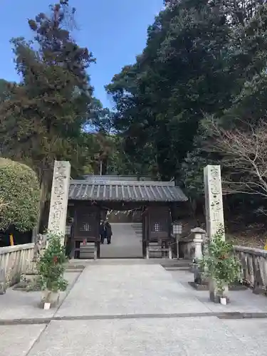 中条八幡神社の山門