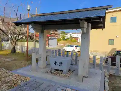 神明社の手水舎