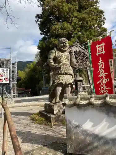 延隆寺の像