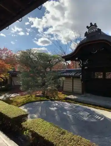 禅林寺（永観堂）の{uncategorized: "未分類", other: "その他", undefined: "問題あり", building: "その他建物", grave: "お墓", sacred_gate: "鳥居", guardian: "狛犬", statue: "像", buddha: "仏像", history: "歴史", nature: "自然", garden: "庭園", animal: "動物", pagoda: "塔", temizu: "手水舎", mountain_gate: "山門・神門", sanctuary: "本殿・本堂", subordinate: "末社・摂社", art: "芸術", scenery: "景色", jizo: "地蔵", ema: "絵馬", goshuin: "御朱印", omikuji: "おみくじ", items: "授与品その他", amulet: "お守り", goshuincho: "御朱印帳", eats: "食事", festival: "お祭り", votive_dance: "神楽", shichigosan: "七五三参", wedding: "結婚式", experience: "体験その他", initially: "初詣", around: "周辺", anti_infection: "感染症対策"}