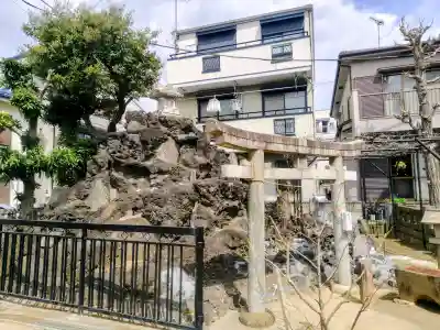 綾瀬稲荷神社の{uncategorized: "未分類", other: "その他", undefined: "問題あり", building: "その他建物", grave: "お墓", sacred_gate: "鳥居", guardian: "狛犬", statue: "像", buddha: "仏像", history: "歴史", nature: "自然", garden: "庭園", animal: "動物", pagoda: "塔", temizu: "手水舎", mountain_gate: "山門・神門", sanctuary: "本殿・本堂", subordinate: "末社・摂社", art: "芸術", scenery: "景色", jizo: "地蔵", ema: "絵馬", goshuin: "御朱印", omikuji: "おみくじ", items: "授与品その他", amulet: "お守り", goshuincho: "御朱印帳", eats: "食事", festival: "お祭り", votive_dance: "神楽", shichigosan: "七五三参", wedding: "結婚式", experience: "体験その他", initially: "初詣", around: "周辺", anti_infection: "感染症対策"}