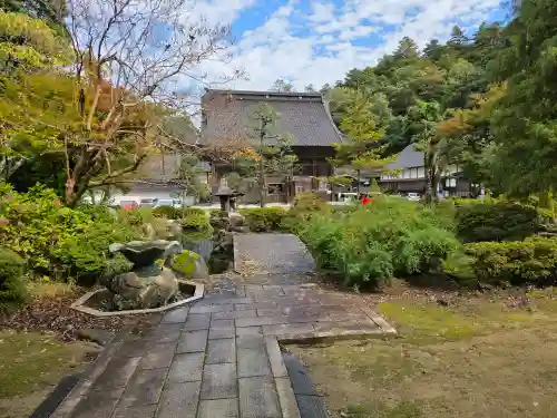 國泰寺の{uncategorized: "未分類", other: "その他", undefined: "問題あり", building: "その他建物", grave: "お墓", sacred_gate: "鳥居", guardian: "狛犬", statue: "像", buddha: "仏像", history: "歴史", nature: "自然", garden: "庭園", animal: "動物", pagoda: "塔", temizu: "手水舎", mountain_gate: "山門・神門", sanctuary: "本殿・本堂", subordinate: "末社・摂社", art: "芸術", scenery: "景色", jizo: "地蔵", ema: "絵馬", goshuin: "御朱印", omikuji: "おみくじ", items: "授与品その他", amulet: "お守り", goshuincho: "御朱印帳", eats: "食事", festival: "お祭り", votive_dance: "神楽", shichigosan: "七五三参", wedding: "結婚式", experience: "体験その他", initially: "初詣", around: "周辺", anti_infection: "感染症対策"}