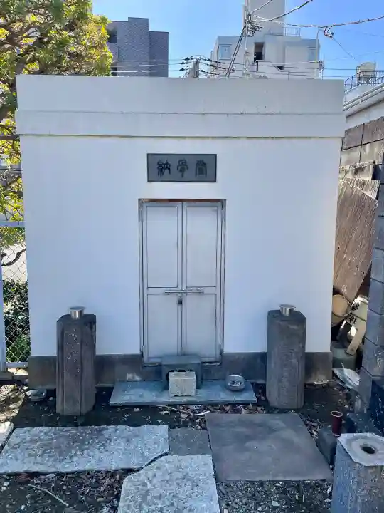 称名寺の{uncategorized: "未分類", other: "その他", undefined: "問題あり", building: "その他建物", grave: "お墓", sacred_gate: "鳥居", guardian: "狛犬", statue: "像", buddha: "仏像", history: "歴史", nature: "自然", garden: "庭園", animal: "動物", pagoda: "塔", temizu: "手水舎", mountain_gate: "山門・神門", sanctuary: "本殿・本堂", subordinate: "末社・摂社", art: "芸術", scenery: "景色", jizo: "地蔵", ema: "絵馬", goshuin: "御朱印", omikuji: "おみくじ", items: "授与品その他", amulet: "お守り", goshuincho: "御朱印帳", eats: "食事", festival: "お祭り", votive_dance: "神楽", shichigosan: "七五三参", wedding: "結婚式", experience: "体験その他", initially: "初詣", around: "周辺", anti_infection: "感染症対策"}