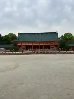 平安神宮の{uncategorized: "未分類", other: "その他", undefined: "問題あり", building: "その他建物", grave: "お墓", sacred_gate: "鳥居", guardian: "狛犬", statue: "像", buddha: "仏像", history: "歴史", nature: "自然", garden: "庭園", animal: "動物", pagoda: "塔", temizu: "手水舎", mountain_gate: "山門・神門", sanctuary: "本殿・本堂", subordinate: "末社・摂社", art: "芸術", scenery: "景色", jizo: "地蔵", ema: "絵馬", goshuin: "御朱印", omikuji: "おみくじ", items: "授与品その他", amulet: "お守り", goshuincho: "御朱印帳", eats: "食事", festival: "お祭り", votive_dance: "神楽", shichigosan: "七五三参", wedding: "結婚式", experience: "体験その他", initially: "初詣", around: "周辺", anti_infection: "感染症対策"}