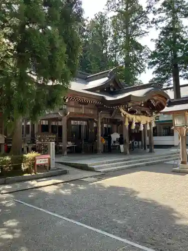 白山比咩神社の{uncategorized: "未分類", other: "その他", undefined: "問題あり", building: "その他建物", grave: "お墓", sacred_gate: "鳥居", guardian: "狛犬", statue: "像", buddha: "仏像", history: "歴史", nature: "自然", garden: "庭園", animal: "動物", pagoda: "塔", temizu: "手水舎", mountain_gate: "山門・神門", sanctuary: "本殿・本堂", subordinate: "末社・摂社", art: "芸術", scenery: "景色", jizo: "地蔵", ema: "絵馬", goshuin: "御朱印", omikuji: "おみくじ", items: "授与品その他", amulet: "お守り", goshuincho: "御朱印帳", eats: "食事", festival: "お祭り", votive_dance: "神楽", shichigosan: "七五三参", wedding: "結婚式", experience: "体験その他", initially: "初詣", around: "周辺", anti_infection: "感染症対策"}