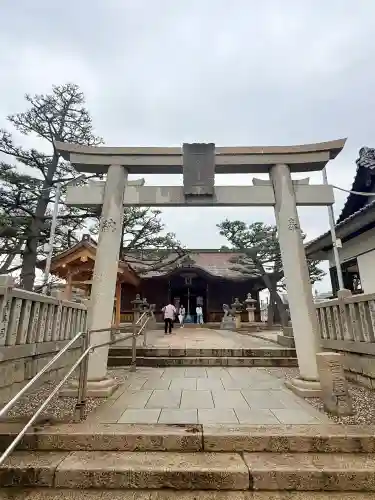 舞子六神社／まいこむの宮の{uncategorized: "未分類", other: "その他", undefined: "問題あり", building: "その他建物", grave: "お墓", sacred_gate: "鳥居", guardian: "狛犬", statue: "像", buddha: "仏像", history: "歴史", nature: "自然", garden: "庭園", animal: "動物", pagoda: "塔", temizu: "手水舎", mountain_gate: "山門・神門", sanctuary: "本殿・本堂", subordinate: "末社・摂社", art: "芸術", scenery: "景色", jizo: "地蔵", ema: "絵馬", goshuin: "御朱印", omikuji: "おみくじ", items: "授与品その他", amulet: "お守り", goshuincho: "御朱印帳", eats: "食事", festival: "お祭り", votive_dance: "神楽", shichigosan: "七五三参", wedding: "結婚式", experience: "体験その他", initially: "初詣", around: "周辺", anti_infection: "感染症対策"}