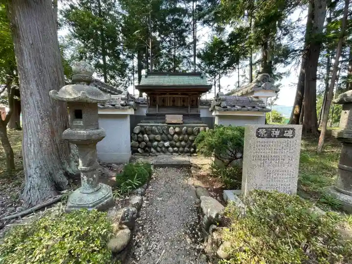 春日神社の{uncategorized: "未分類", other: "その他", undefined: "問題あり", building: "その他建物", grave: "お墓", sacred_gate: "鳥居", guardian: "狛犬", statue: "像", buddha: "仏像", history: "歴史", nature: "自然", garden: "庭園", animal: "動物", pagoda: "塔", temizu: "手水舎", mountain_gate: "山門・神門", sanctuary: "本殿・本堂", subordinate: "末社・摂社", art: "芸術", scenery: "景色", jizo: "地蔵", ema: "絵馬", goshuin: "御朱印", omikuji: "おみくじ", items: "授与品その他", amulet: "お守り", goshuincho: "御朱印帳", eats: "食事", festival: "お祭り", votive_dance: "神楽", shichigosan: "七五三参", wedding: "結婚式", experience: "体験その他", initially: "初詣", around: "周辺", anti_infection: "感染症対策"}