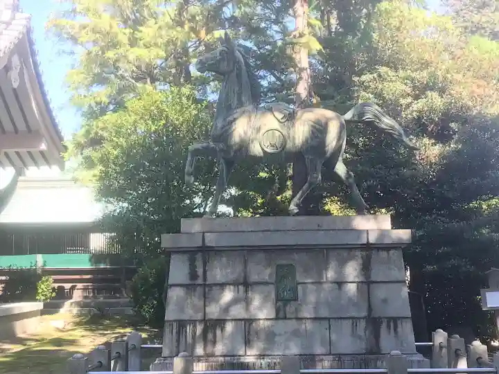 大神神社(花池)の狛犬