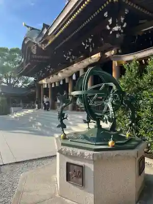 寒川神社の{uncategorized: "未分類", other: "その他", undefined: "問題あり", building: "その他建物", grave: "お墓", sacred_gate: "鳥居", guardian: "狛犬", statue: "像", buddha: "仏像", history: "歴史", nature: "自然", garden: "庭園", animal: "動物", pagoda: "塔", temizu: "手水舎", mountain_gate: "山門・神門", sanctuary: "本殿・本堂", subordinate: "末社・摂社", art: "芸術", scenery: "景色", jizo: "地蔵", ema: "絵馬", goshuin: "御朱印", omikuji: "おみくじ", items: "授与品その他", amulet: "お守り", goshuincho: "御朱印帳", eats: "食事", festival: "お祭り", votive_dance: "神楽", shichigosan: "七五三参", wedding: "結婚式", experience: "体験その他", initially: "初詣", around: "周辺", anti_infection: "感染症対策"}