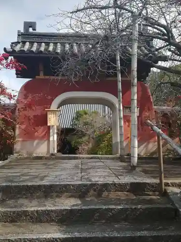 石峯寺の山門