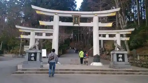 三峯神社の{uncategorized: "未分類", other: "その他", undefined: "問題あり", building: "その他建物", grave: "お墓", sacred_gate: "鳥居", guardian: "狛犬", statue: "像", buddha: "仏像", history: "歴史", nature: "自然", garden: "庭園", animal: "動物", pagoda: "塔", temizu: "手水舎", mountain_gate: "山門・神門", sanctuary: "本殿・本堂", subordinate: "末社・摂社", art: "芸術", scenery: "景色", jizo: "地蔵", ema: "絵馬", goshuin: "御朱印", omikuji: "おみくじ", items: "授与品その他", amulet: "お守り", goshuincho: "御朱印帳", eats: "食事", festival: "お祭り", votive_dance: "神楽", shichigosan: "七五三参", wedding: "結婚式", experience: "体験その他", initially: "初詣", around: "周辺", anti_infection: "感染症対策"}