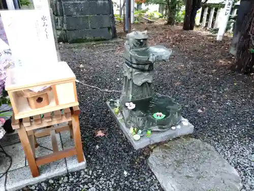 札幌諏訪神社の{uncategorized: "未分類", other: "その他", undefined: "問題あり", building: "その他建物", grave: "お墓", sacred_gate: "鳥居", guardian: "狛犬", statue: "像", buddha: "仏像", history: "歴史", nature: "自然", garden: "庭園", animal: "動物", pagoda: "塔", temizu: "手水舎", mountain_gate: "山門・神門", sanctuary: "本殿・本堂", subordinate: "末社・摂社", art: "芸術", scenery: "景色", jizo: "地蔵", ema: "絵馬", goshuin: "御朱印", omikuji: "おみくじ", items: "授与品その他", amulet: "お守り", goshuincho: "御朱印帳", eats: "食事", festival: "お祭り", votive_dance: "神楽", shichigosan: "七五三参", wedding: "結婚式", experience: "体験その他", initially: "初詣", around: "周辺", anti_infection: "感染症対策"}