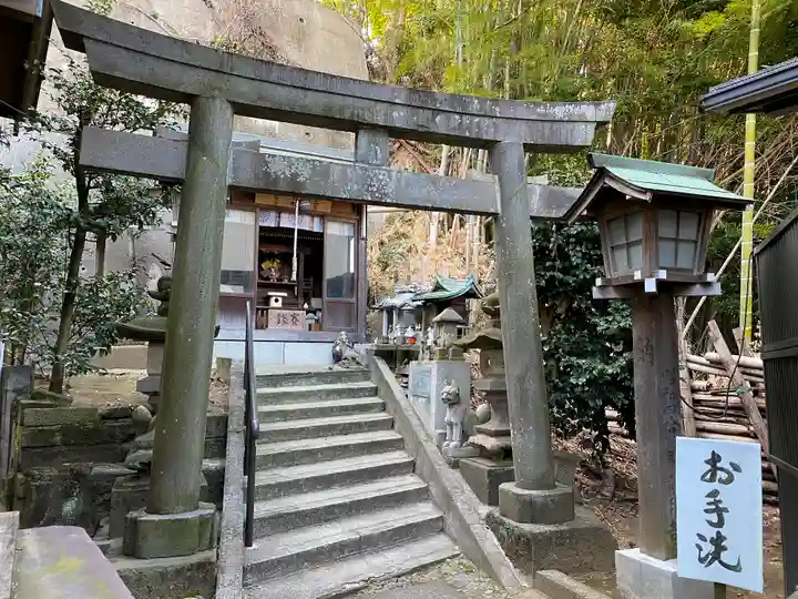 新羽杉山神社の末社・摂社