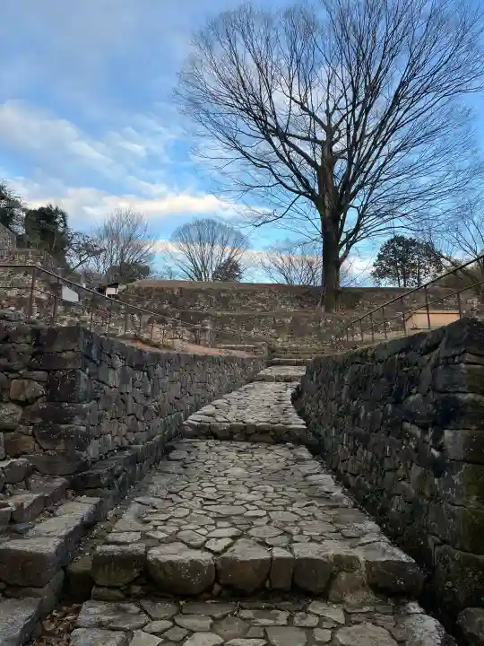 御嶽神社の{uncategorized: "未分類", other: "その他", undefined: "問題あり", building: "その他建物", grave: "お墓", sacred_gate: "鳥居", guardian: "狛犬", statue: "像", buddha: "仏像", history: "歴史", nature: "自然", garden: "庭園", animal: "動物", pagoda: "塔", temizu: "手水舎", mountain_gate: "山門・神門", sanctuary: "本殿・本堂", subordinate: "末社・摂社", art: "芸術", scenery: "景色", jizo: "地蔵", ema: "絵馬", goshuin: "御朱印", omikuji: "おみくじ", items: "授与品その他", amulet: "お守り", goshuincho: "御朱印帳", eats: "食事", festival: "お祭り", votive_dance: "神楽", shichigosan: "七五三参", wedding: "結婚式", experience: "体験その他", initially: "初詣", around: "周辺", anti_infection: "感染症対策"}
