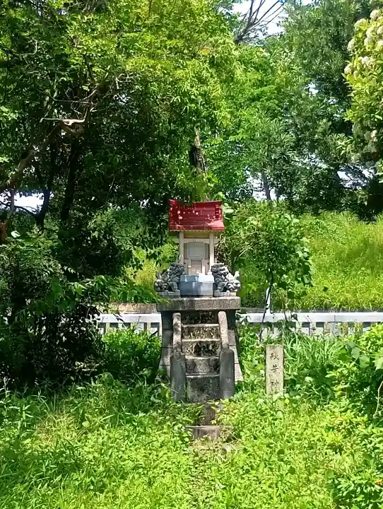 八幡神社の{uncategorized: "未分類", other: "その他", undefined: "問題あり", building: "その他建物", grave: "お墓", sacred_gate: "鳥居", guardian: "狛犬", statue: "像", buddha: "仏像", history: "歴史", nature: "自然", garden: "庭園", animal: "動物", pagoda: "塔", temizu: "手水舎", mountain_gate: "山門・神門", sanctuary: "本殿・本堂", subordinate: "末社・摂社", art: "芸術", scenery: "景色", jizo: "地蔵", ema: "絵馬", goshuin: "御朱印", omikuji: "おみくじ", items: "授与品その他", amulet: "お守り", goshuincho: "御朱印帳", eats: "食事", festival: "お祭り", votive_dance: "神楽", shichigosan: "七五三参", wedding: "結婚式", experience: "体験その他", initially: "初詣", around: "周辺", anti_infection: "感染症対策"}