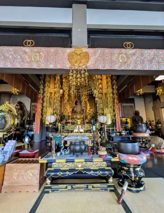 弥勒寺の本殿・本堂