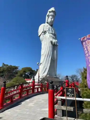 観音山慈眼院（高崎観音）の{uncategorized: "未分類", other: "その他", undefined: "問題あり", building: "その他建物", grave: "お墓", sacred_gate: "鳥居", guardian: "狛犬", statue: "像", buddha: "仏像", history: "歴史", nature: "自然", garden: "庭園", animal: "動物", pagoda: "塔", temizu: "手水舎", mountain_gate: "山門・神門", sanctuary: "本殿・本堂", subordinate: "末社・摂社", art: "芸術", scenery: "景色", jizo: "地蔵", ema: "絵馬", goshuin: "御朱印", omikuji: "おみくじ", items: "授与品その他", amulet: "お守り", goshuincho: "御朱印帳", eats: "食事", festival: "お祭り", votive_dance: "神楽", shichigosan: "七五三参", wedding: "結婚式", experience: "体験その他", initially: "初詣", around: "周辺", anti_infection: "感染症対策"}
