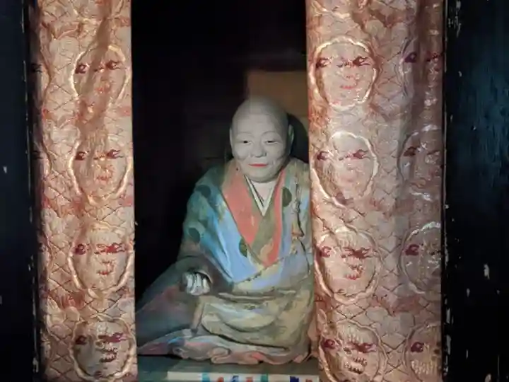 深山 飯盛寺の像