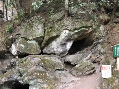 石山寺の{uncategorized: "未分類", other: "その他", undefined: "問題あり", building: "その他建物", grave: "お墓", sacred_gate: "鳥居", guardian: "狛犬", statue: "像", buddha: "仏像", history: "歴史", nature: "自然", garden: "庭園", animal: "動物", pagoda: "塔", temizu: "手水舎", mountain_gate: "山門・神門", sanctuary: "本殿・本堂", subordinate: "末社・摂社", art: "芸術", scenery: "景色", jizo: "地蔵", ema: "絵馬", goshuin: "御朱印", omikuji: "おみくじ", items: "授与品その他", amulet: "お守り", goshuincho: "御朱印帳", eats: "食事", festival: "お祭り", votive_dance: "神楽", shichigosan: "七五三参", wedding: "結婚式", experience: "体験その他", initially: "初詣", around: "周辺", anti_infection: "感染症対策"}