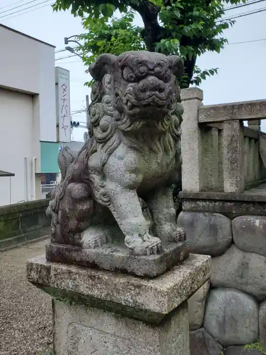 白山社の狛犬