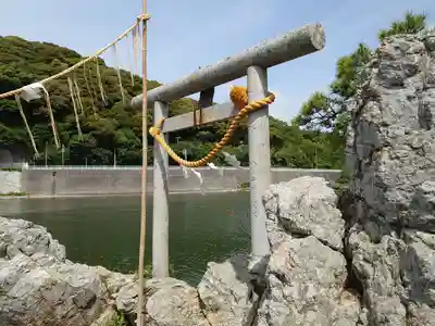 猪鼻湖神社の鳥居