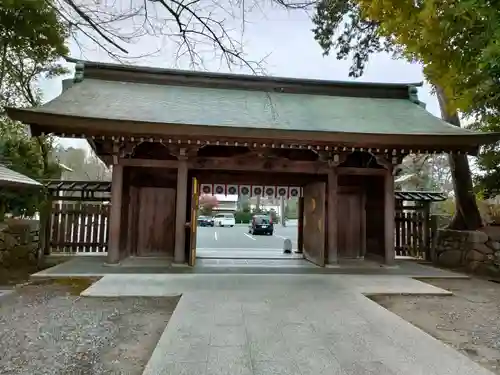 砥鹿神社（里宮）の山門・神門