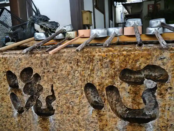 温泉山 安楽寺(四国霊場第六番札所)の手水舎