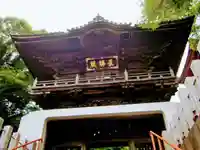 布施弁天 東海寺の山門・神門