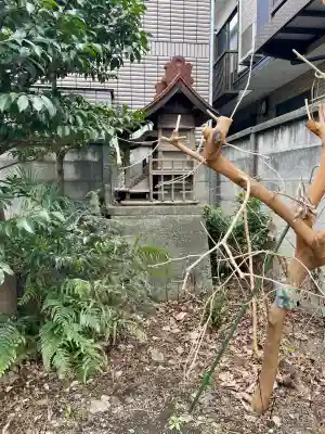 戸田稲荷神社の{uncategorized: "未分類", other: "その他", undefined: "問題あり", building: "その他建物", grave: "お墓", sacred_gate: "鳥居", guardian: "狛犬", statue: "像", buddha: "仏像", history: "歴史", nature: "自然", garden: "庭園", animal: "動物", pagoda: "塔", temizu: "手水舎", mountain_gate: "山門・神門", sanctuary: "本殿・本堂", subordinate: "末社・摂社", art: "芸術", scenery: "景色", jizo: "地蔵", ema: "絵馬", goshuin: "御朱印", omikuji: "おみくじ", items: "授与品その他", amulet: "お守り", goshuincho: "御朱印帳", eats: "食事", festival: "お祭り", votive_dance: "神楽", shichigosan: "七五三参", wedding: "結婚式", experience: "体験その他", initially: "初詣", around: "周辺", anti_infection: "感染症対策"}