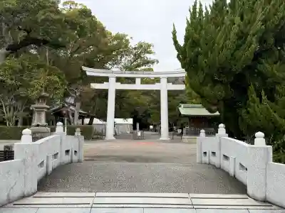 日前神宮・國懸神宮の{uncategorized: "未分類", other: "その他", undefined: "問題あり", building: "その他建物", grave: "お墓", sacred_gate: "鳥居", guardian: "狛犬", statue: "像", buddha: "仏像", history: "歴史", nature: "自然", garden: "庭園", animal: "動物", pagoda: "塔", temizu: "手水舎", mountain_gate: "山門・神門", sanctuary: "本殿・本堂", subordinate: "末社・摂社", art: "芸術", scenery: "景色", jizo: "地蔵", ema: "絵馬", goshuin: "御朱印", omikuji: "おみくじ", items: "授与品その他", amulet: "お守り", goshuincho: "御朱印帳", eats: "食事", festival: "お祭り", votive_dance: "神楽", shichigosan: "七五三参", wedding: "結婚式", experience: "体験その他", initially: "初詣", around: "周辺", anti_infection: "感染症対策"}