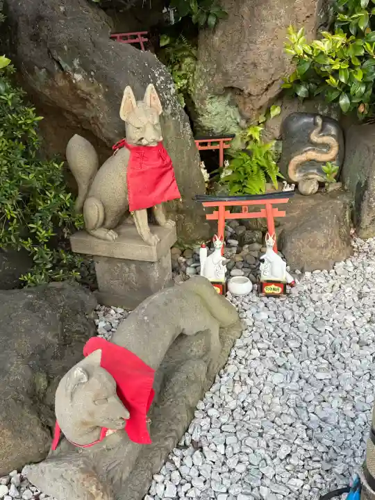 東京羽田 穴守稲荷神社の{uncategorized: "未分類", other: "その他", undefined: "問題あり", building: "その他建物", grave: "お墓", sacred_gate: "鳥居", guardian: "狛犬", statue: "像", buddha: "仏像", history: "歴史", nature: "自然", garden: "庭園", animal: "動物", pagoda: "塔", temizu: "手水舎", mountain_gate: "山門・神門", sanctuary: "本殿・本堂", subordinate: "末社・摂社", art: "芸術", scenery: "景色", jizo: "地蔵", ema: "絵馬", goshuin: "御朱印", omikuji: "おみくじ", items: "授与品その他", amulet: "お守り", goshuincho: "御朱印帳", eats: "食事", festival: "お祭り", votive_dance: "神楽", shichigosan: "七五三参", wedding: "結婚式", experience: "体験その他", initially: "初詣", around: "周辺", anti_infection: "感染症対策"}