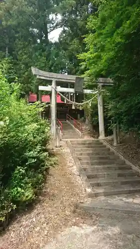 新山神社の鳥居