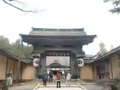 高野山金剛峯寺の山門