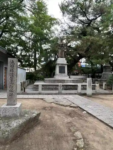 高砂神社の像