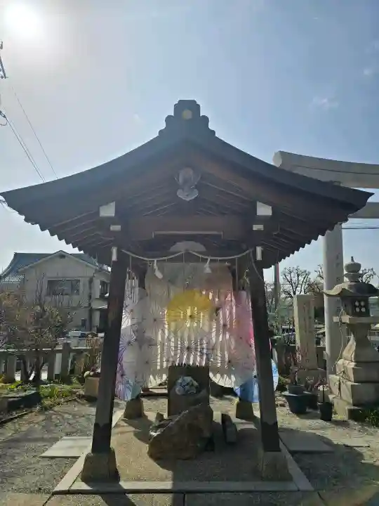 水堂須佐男神社の{uncategorized: "未分類", other: "その他", undefined: "問題あり", building: "その他建物", grave: "お墓", sacred_gate: "鳥居", guardian: "狛犬", statue: "像", buddha: "仏像", history: "歴史", nature: "自然", garden: "庭園", animal: "動物", pagoda: "塔", temizu: "手水舎", mountain_gate: "山門・神門", sanctuary: "本殿・本堂", subordinate: "末社・摂社", art: "芸術", scenery: "景色", jizo: "地蔵", ema: "絵馬", goshuin: "御朱印", omikuji: "おみくじ", items: "授与品その他", amulet: "お守り", goshuincho: "御朱印帳", eats: "食事", festival: "お祭り", votive_dance: "神楽", shichigosan: "七五三参", wedding: "結婚式", experience: "体験その他", initially: "初詣", around: "周辺", anti_infection: "感染症対策"}