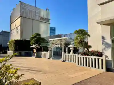三囲神社（三圍神社）日本橋摂社の{uncategorized: "未分類", other: "その他", undefined: "問題あり", building: "その他建物", grave: "お墓", sacred_gate: "鳥居", guardian: "狛犬", statue: "像", buddha: "仏像", history: "歴史", nature: "自然", garden: "庭園", animal: "動物", pagoda: "塔", temizu: "手水舎", mountain_gate: "山門・神門", sanctuary: "本殿・本堂", subordinate: "末社・摂社", art: "芸術", scenery: "景色", jizo: "地蔵", ema: "絵馬", goshuin: "御朱印", omikuji: "おみくじ", items: "授与品その他", amulet: "お守り", goshuincho: "御朱印帳", eats: "食事", festival: "お祭り", votive_dance: "神楽", shichigosan: "七五三参", wedding: "結婚式", experience: "体験その他", initially: "初詣", around: "周辺", anti_infection: "感染症対策"}